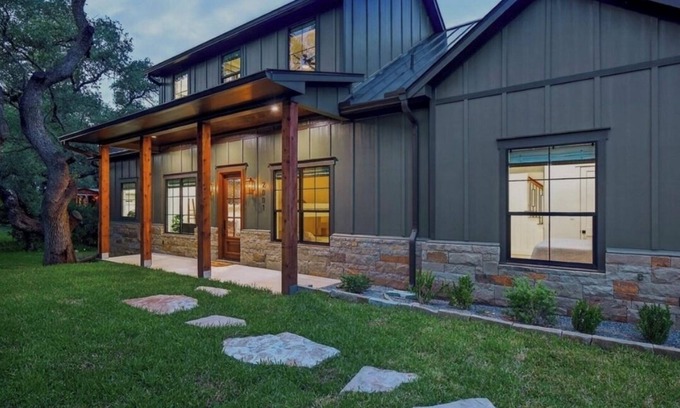 Kingsland House | Spacious 5-bedroom house in Kingsland Texas surrounded by Century Oaks!