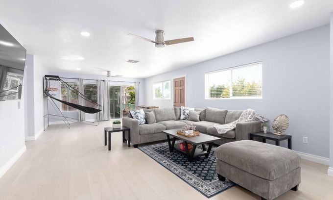 Linda Vista House | Spacious 5-bedroom house in San Diego with Games, BBQ, WiFi, AC
