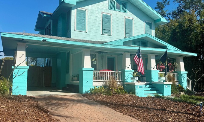 East Lake Morton House | Spacious 5-bedroom house in charming Lakeland with AC, WiFi