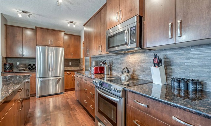 Calgary House | Spacious 5 bedroom house in Fabulous and Prime Calgary Location