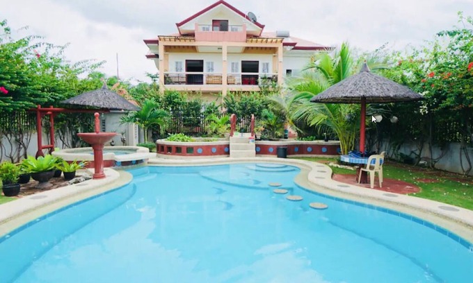 Dauis House | Spacious 5-bedroom Panglao Home with FREE transfers, Infinity Pool, WiFi, & A/C
