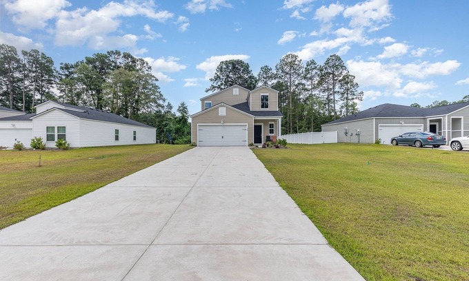 Red Hill House | Spacious 5-bedroom house with WiFi and AC in superb Myrtle Beach.