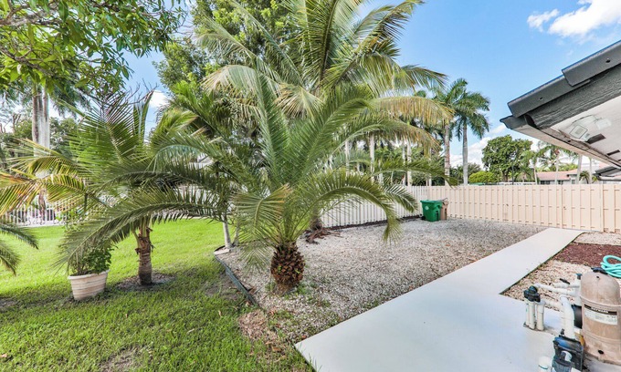Highland Lakes Villa | Spacious 5-bedroom villa in charming Aventra with WiFi, AC