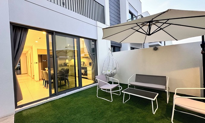 Dubai Villa | Spacious 5-bedroom villa in fabulous Dubai with fitness room, WiFi