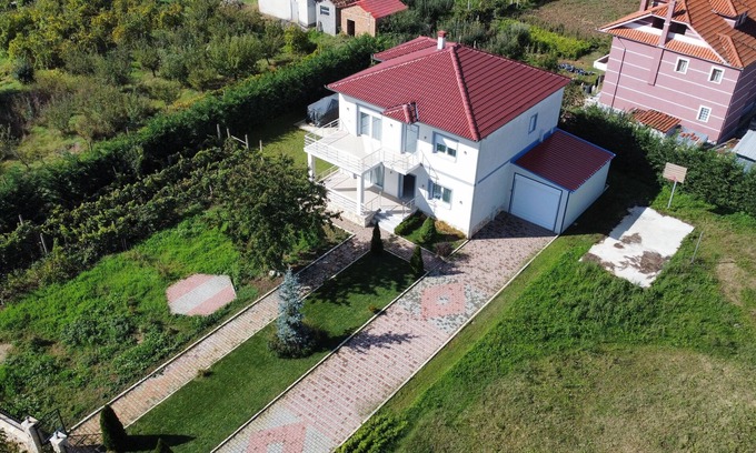 Korce Villa | Spacious 5-bedroom villa in enchanting Sovjan with AC