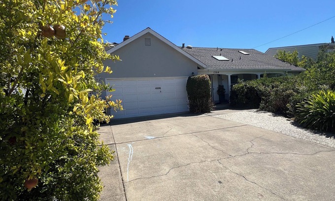 San Jose House | Spacious 5 Bedroom w 2 Master, 4 Bath + LR + FR house with beautiful backyard