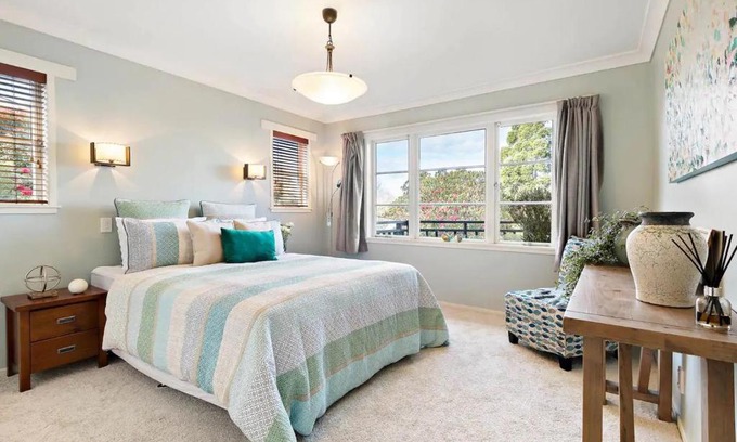 Epsom Villa | Spacious 5 Bedrooms House in Epsom