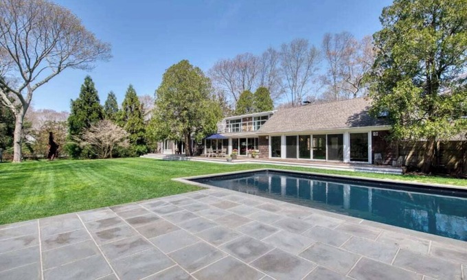 Springs House | Spacious 5-BR 4-Bath Pool in East Hamptons