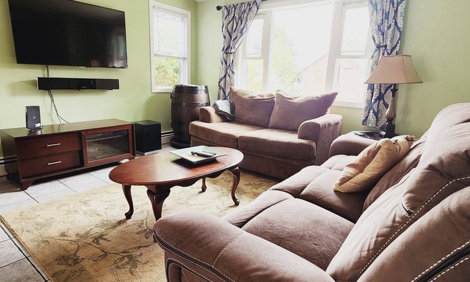 Bonnet Shores House | Spacious 5 Br Beach Getaway In Beautiful Bonnet Shores