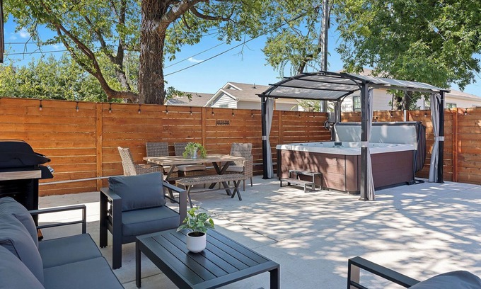 Fort Worth House | Spacious 5Bdr/5Bath in Downtown FW Stockyards TCU