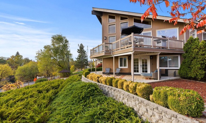 Spokane House | Spacious 5bedroom house with beautiful views of Spokane River & centennial trail