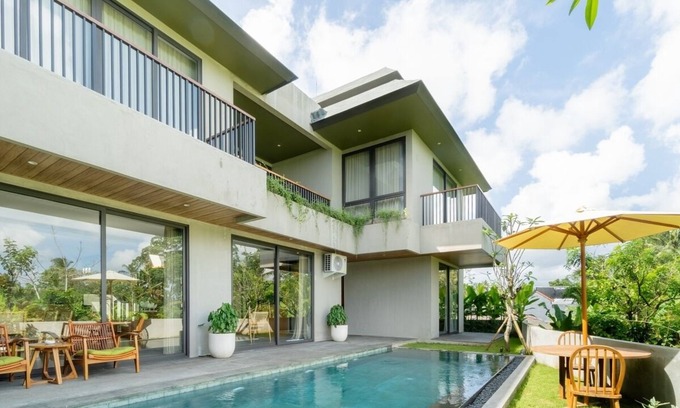 Melayang Villa | Spacious, 5BR Villa with a Rice Field View in Ubud