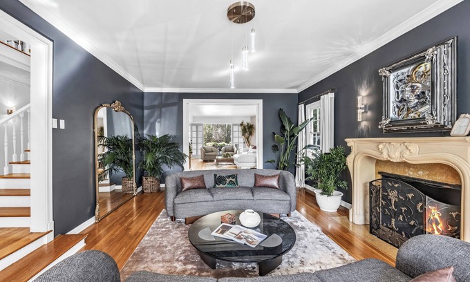 Beverly Hills House | Spacious 6-bedroom house in the hart of Beverly Hills. 1 block from Rodeo Drive.