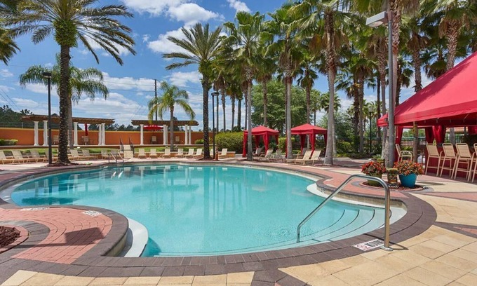 Solana House | Spacious 6-bedroom house in delightful Resort with club house and fitness room