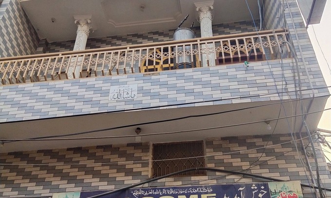 Lahore Hotel | Spacious 6-bedroom hotel in fabulous Lahore with AC, WiFi; attached washroomn