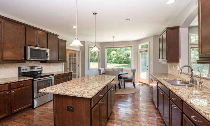 Indianapolis House | Spacious 6-bedroom house in brilliant Indianapolis with AC, WiFi