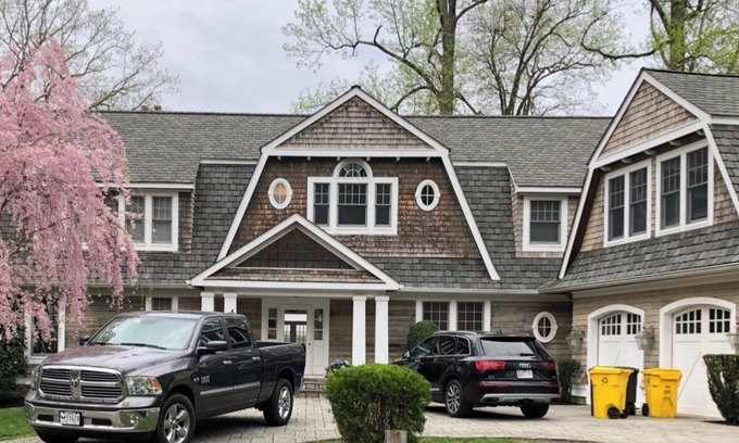 Edgewater House | Spacious 6-Bedroom Waterfront Retreat