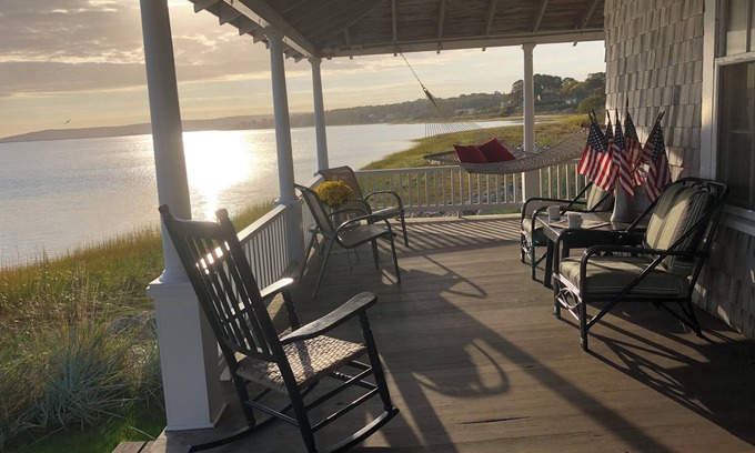 Plymouth House | Spacious 6-bedroom waterfront house in historic Plymouth MA with WiFi
