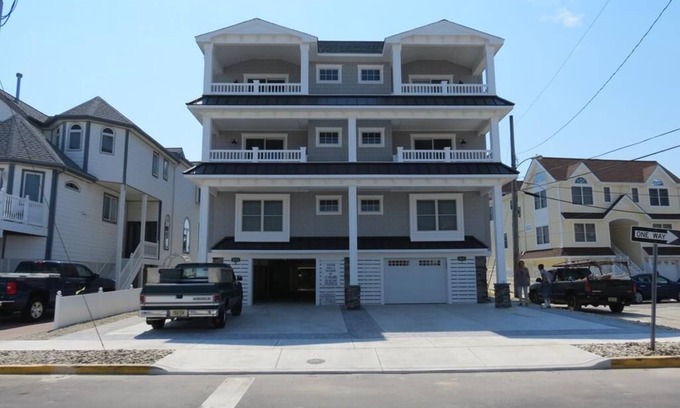 Sea Isle City Villa | Spacious 7-bedroom Beachfront Villa In Fantastic Sea Isle City With WiFi, AC