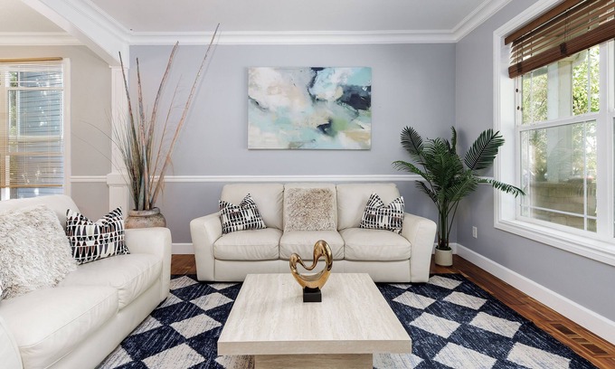 Gresham House | Spacious 7-bedroom house in brilliant Gresham with AC, fitness room