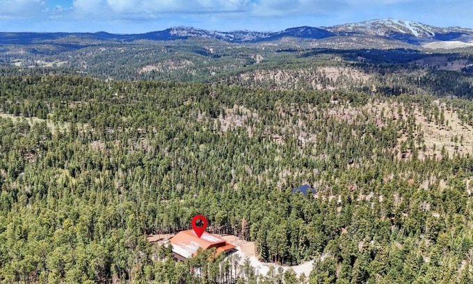 Deadwood House | Spacious 8-bedroom house with WiFi, AC, Hot Tub South of Lead