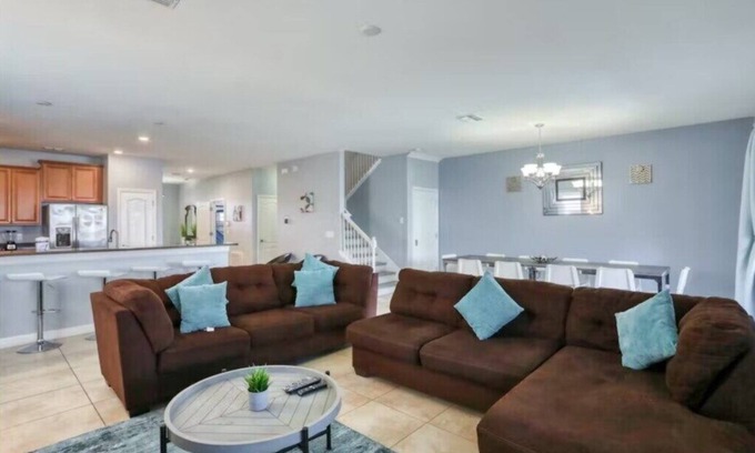 Davenport House | Spacious 9 Bed Pool Home with Game Room-1461BTR