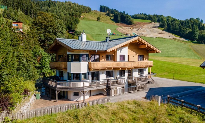 Hinterglemm Apartment | Spacious apartment at the slopes with balcony