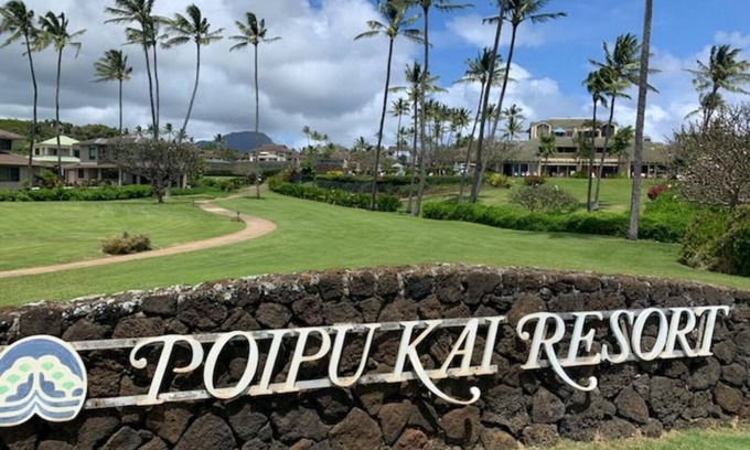Poipu Condo | Spacious affordable 2br/2ba/3lanai remodeled condo, perfect location in Poipu!