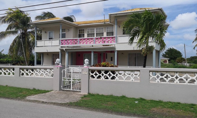 Atlantic Shores House | Spacious Air Conditioned 4 bed detached house near Miami Beach