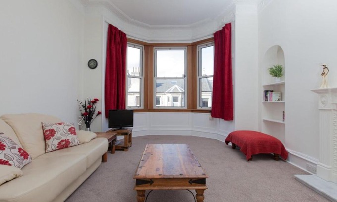 Merchiston Apartment | Spacious and Bright Polworth Flat