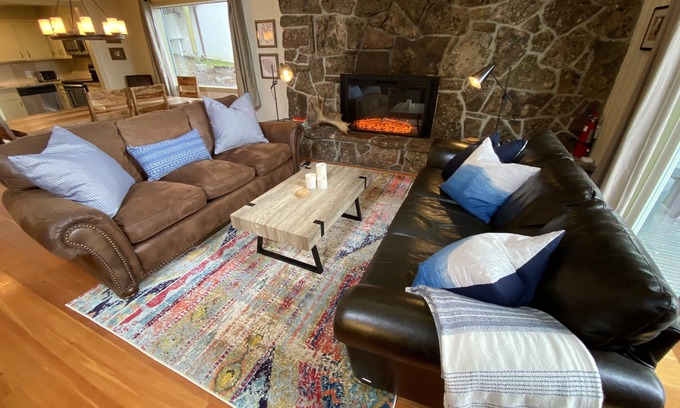 Teton Village Condo | Spacious and Comfortable! Hot tub and everything in Teton Village nearby! ⛷