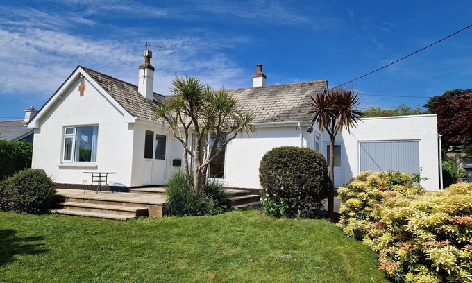 Croyde House | Spacious And Comfortable Traditional Croyde Cottage- short walk to beach