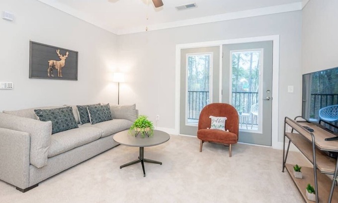 Morrisville Apartment | Spacious and Comfy 1BR Gym, Pool+Balcony