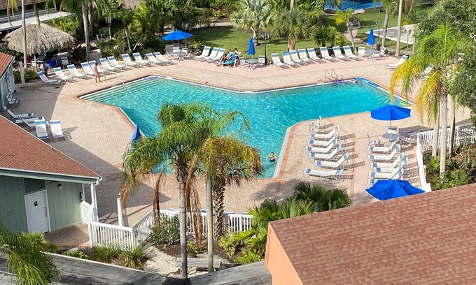 Nokomis House | Spacious and cute 1-bedroom home with plenty of activities in Nokomis/Venice