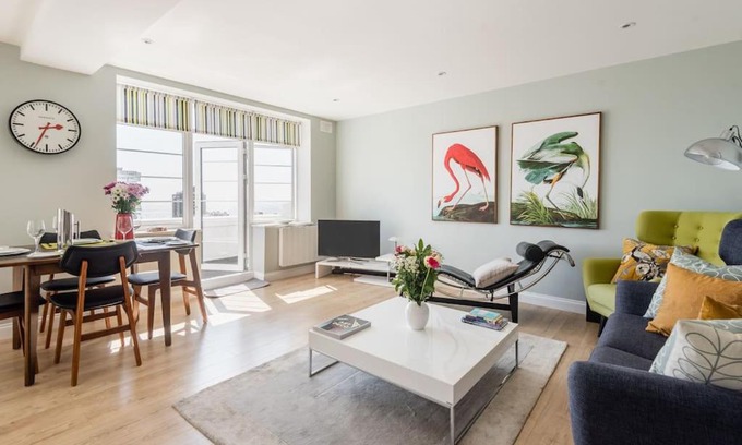 Montpelier Apartment | Spacious and luxe two king bedroom sea-view apt