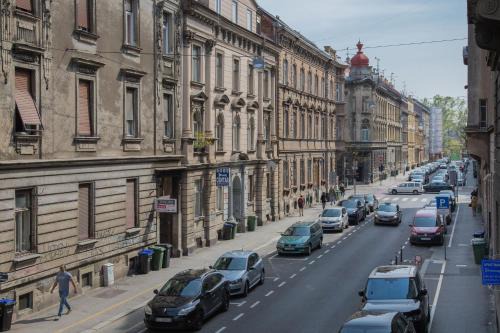 Zagreb Apartment | Spacious and Modern Central Triplex- FREE PARKING!