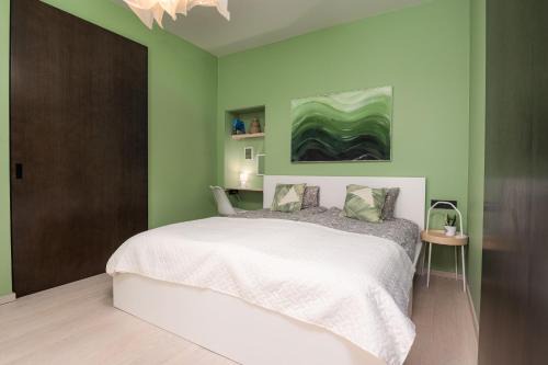 Parnu Apartment | Spacious and Modern City Centre Deluxe Entire Flat for business and holiday