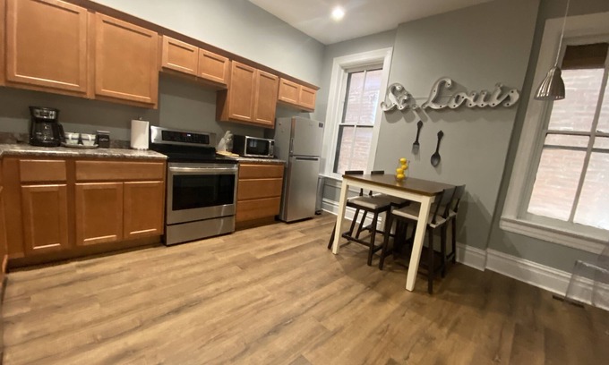 Benton Park Apartment | Spacious and pet friendly apartment in historical and central location