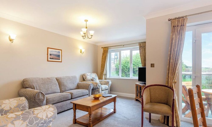 Porth Villa | Spacious and stylish villa with beach views.