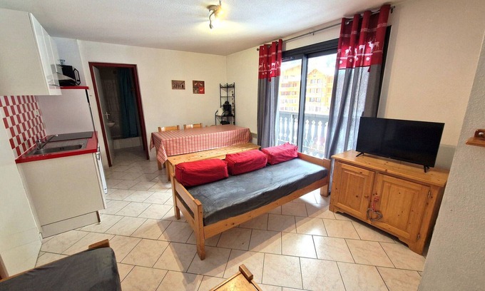 Valfrejus Apartment | Spacious apartment 8 ppl, Valfréjus center, balcony
