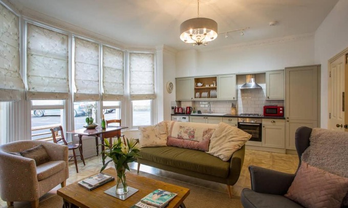 Gloucester Apartment | Spacious Apartment Close To Gloucester Quays And Docks