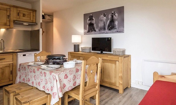 Les Bruyeres Apartment | Spacious apartment with balcony, ski-in/ski-out