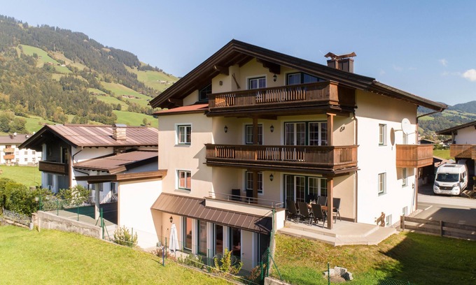 Westendorf Apartment | Spacious apartment in Westendorf with ski lift at 500 m