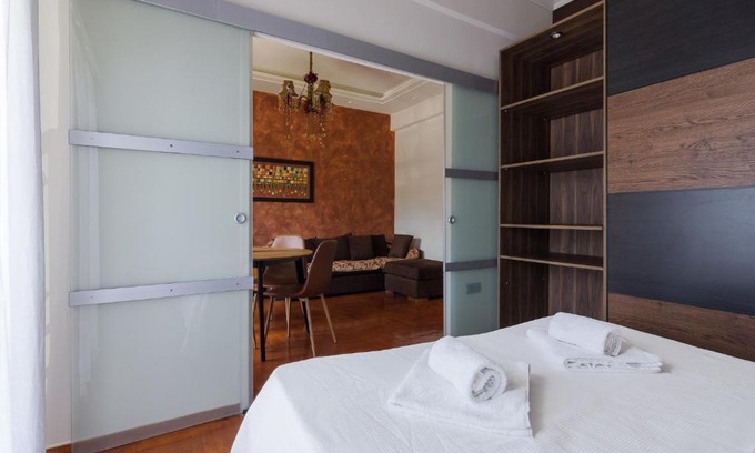 Petralona Apartment | Spacious Apartment in Athens