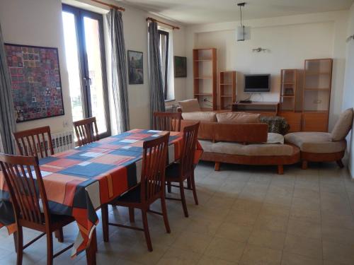 Arabkir Apartment | Spacious apartment in Aygedzor street