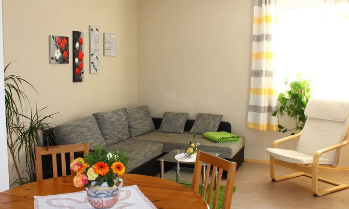 Weißig Apartment | Spacious Apartment in Weißig with Garden