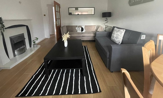 Glasgow House | Spacious Apartment in Glasgow