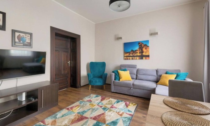 Old Town Apartment | Spacious Apartment in the Center of Gdansk by the river