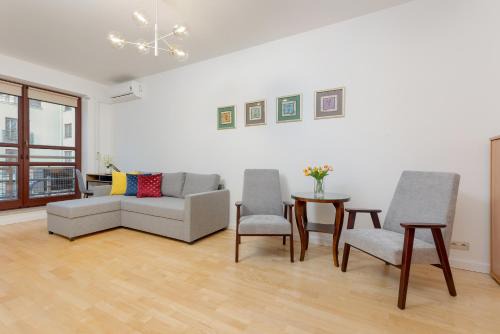 Saska Kepa Apartment | Spacious Apartment Near the Vistula River by Noclegi Renters