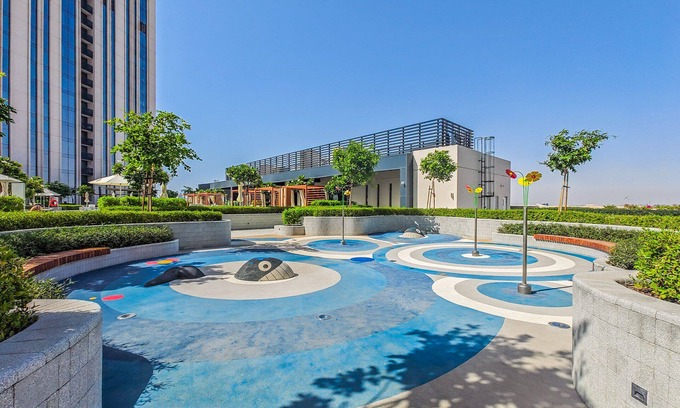 Dubai Apartment | Spacious Apt With Incredible Canal and Park Views